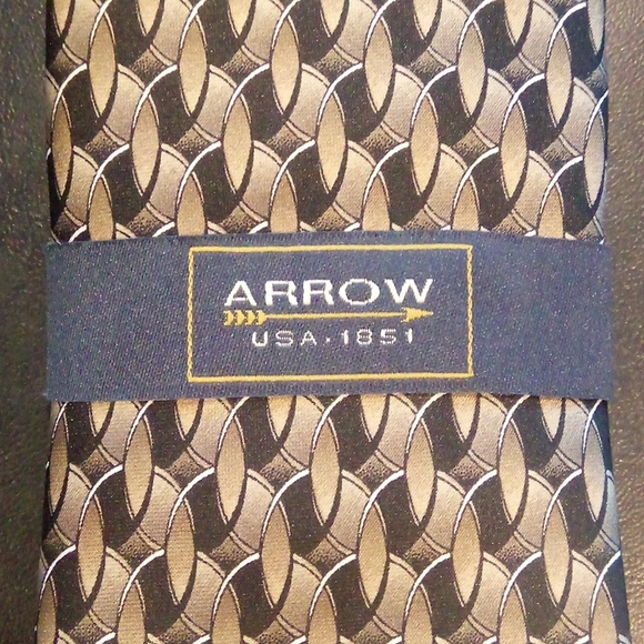 Brand New with Tags Arrow USA 1851 Taupe Style Tie - Picture 3 of 8